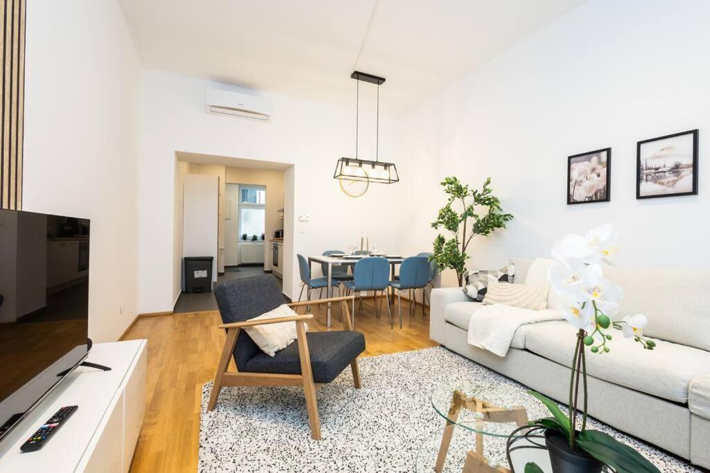 Orestaliving - Danube Canal Appartement